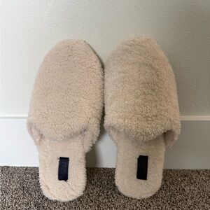 RACHEL Rachel Roy Cream Sherpa Slippers